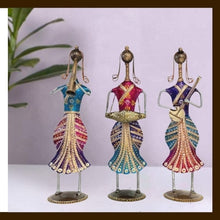 MATAL TABLE DECOR HAND I CRAFTS STANDING LADY MUSICIAN 