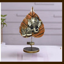 METAL TABLE DECOR PAN GANESH GREEN