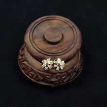 Impon Stud Earrings]